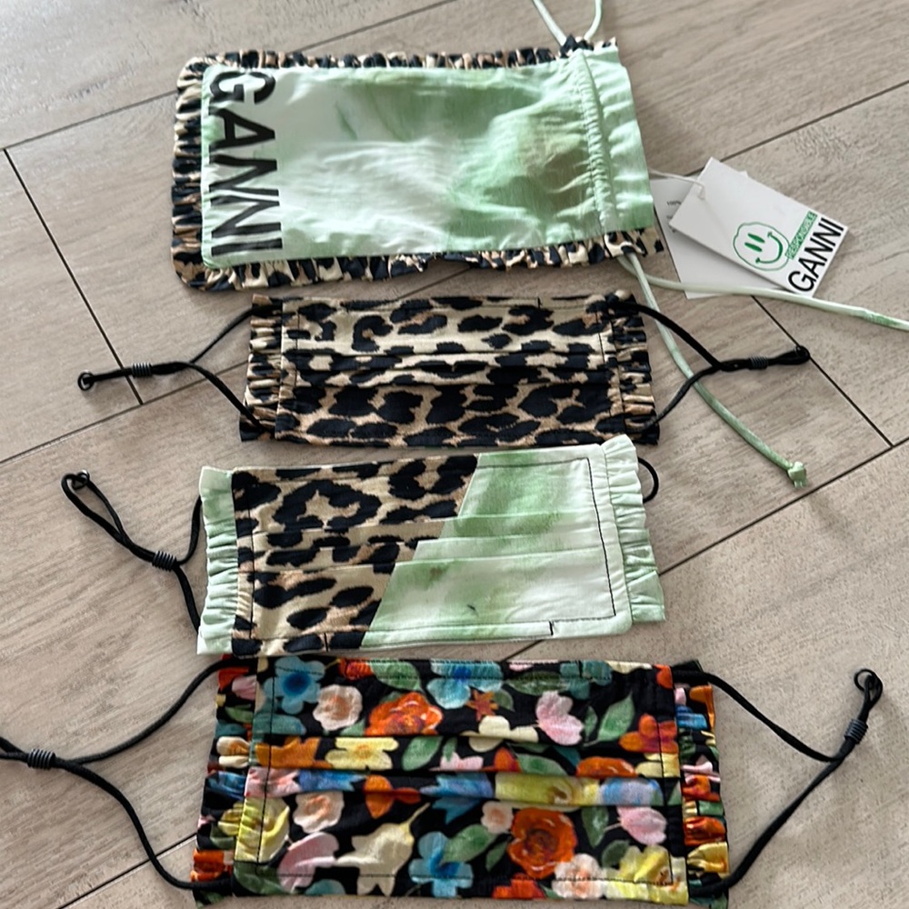 ganni masks with bag